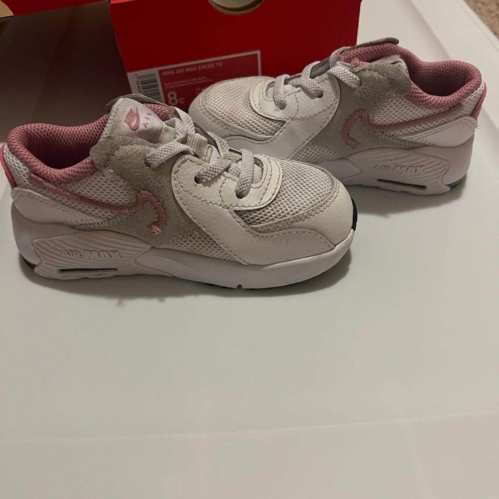 NIKE AIR MAX EXCEE 8C